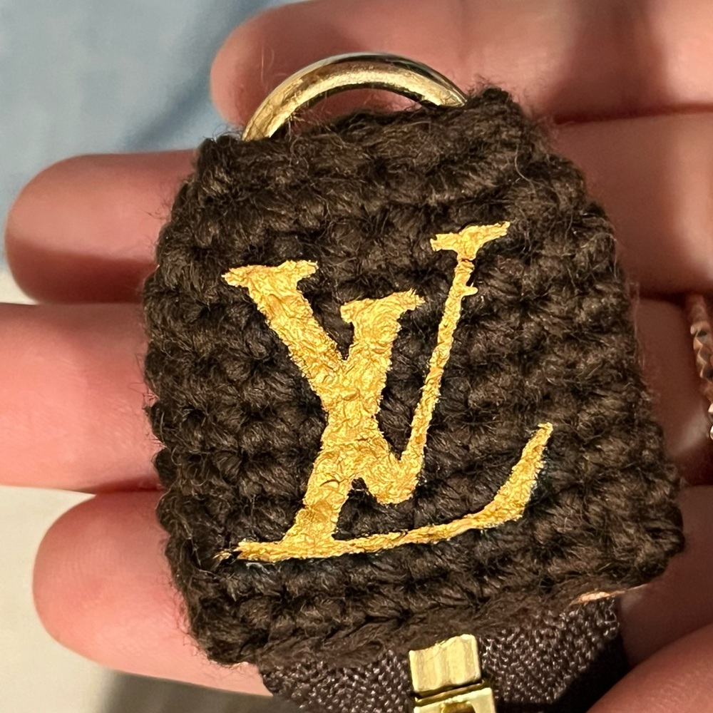 Authentic Louis Vuitton Pochette Accessories NM in the Monogram - Picture 7 of 16
